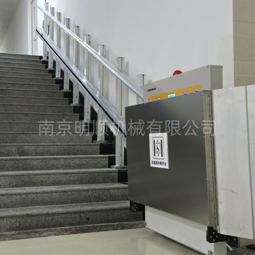 斜挂式电动升降机