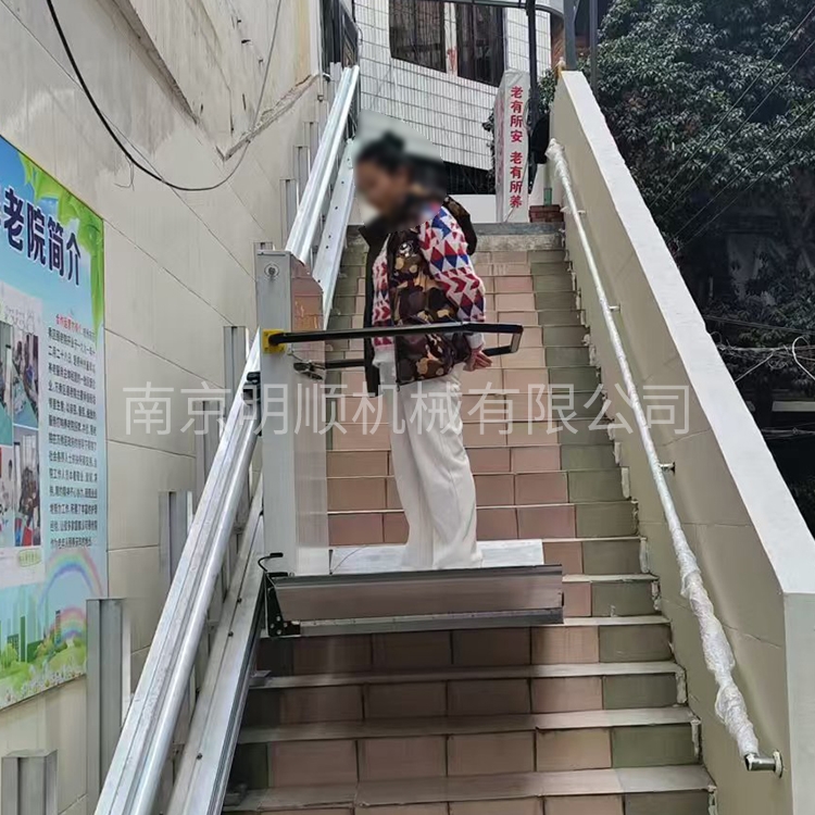 斜挂式升降平台